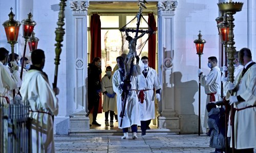Hvarskoj procesiji virus nije mogao ništa. Ima dobru vezu