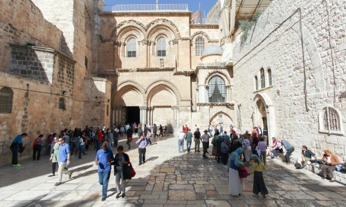 Na Veliki petak nadbiskup Jeruzalema pozvao na molitvu za one koji pate i umiru