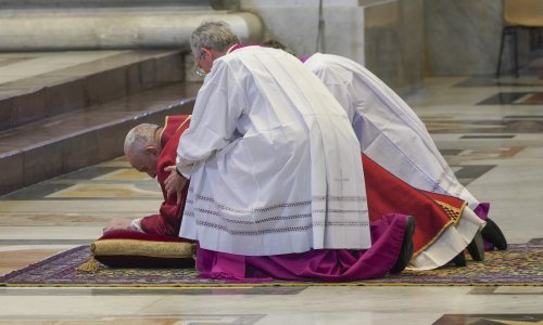 Pape su, kao nekim čudom, bili pošteđeni epidemija; umrla su samo dvojica