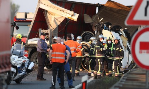 Krš i lom kod zagrebačke Kosnice: Kamion koji je vozio dijelove za vlakove zabio se u nadvožnjak, jedna osoba poginula
