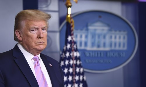Trump uvjeren da će umrijeti manje od sto tisuća ljudi koliko je bilo prognozirano, najavio obračun s WHO-om