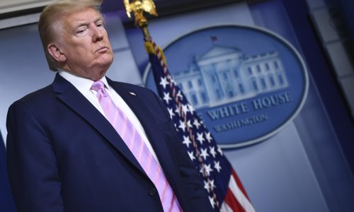 SAD: 2494 smrti u zadnja 24 sata, Trump bez konferencije za tisak: 'Koja je svrha kad patetični mediji postavljaju samo neprijateljska pitanja'