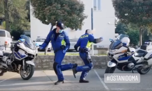 Pogledajte majstoriju ovog super raspoloženog policijskog dvojca u Puli