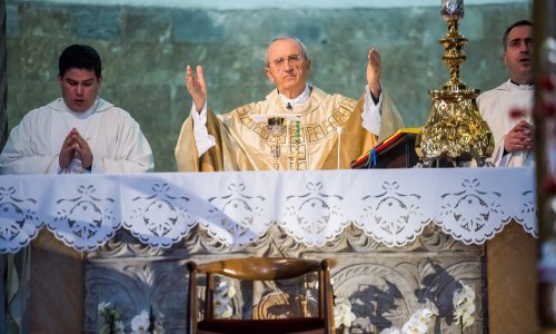 Puljić na uskrsnoj misi u Zadru: U ovo teško i izazovno vrijeme treba se boriti sa strahom, malodušjem i pesimizmom