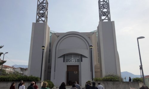 Župnik na Sirobuji opet kontra propisa, oglušio se na pravilo oko pričesti