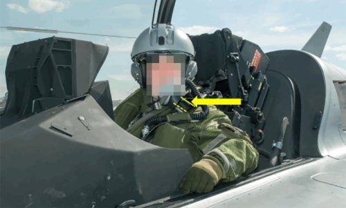 Dobio na dar let borbenim avionom pa se slučajno katapultirao