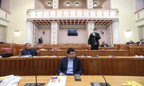 Grmoja u Saboru: Ovoga puta moramo biti pametniji; nezaposlenost mladih raste brže nego kod starijih