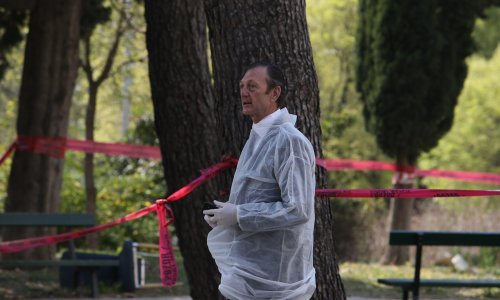 Šef KBC-a Split podnio ostavku zbog još jedne zamjene identiteta: Staricu vratili u dom, a obitelji javili da je mrtva. Kada su je pokopali, uslijedio je šok