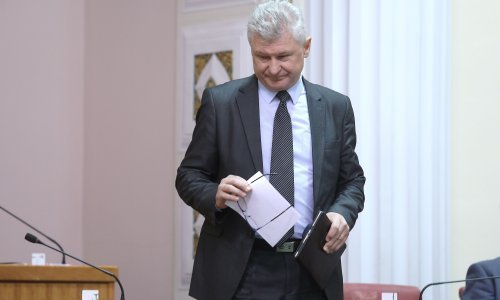 Branko Hrg dignuo na noge oporbene zastupnike, Bauk ga usporedio s Pernarom
