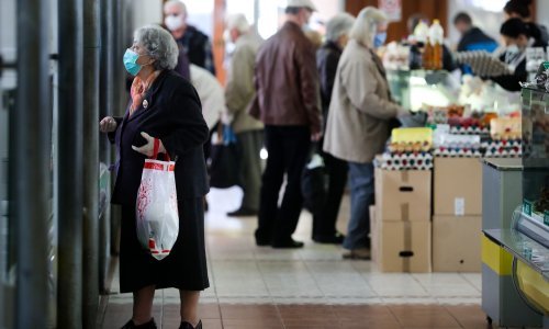 Nove preporuke HZJZ-a: Stariji od 65 godina te kronični bolesnici izbjegavajte prenapučene prostore