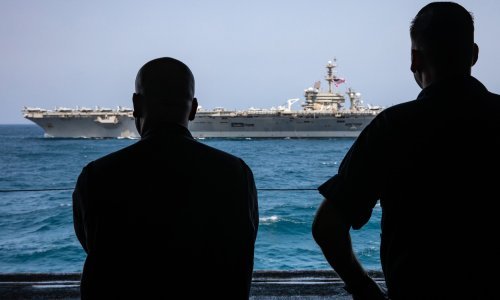 Bliski susret američkih i iranskih vojnih brodova u Perzijskom zaljevu