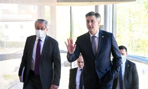 Otvorile bi se granice za autoturiste, kafići i restorani s terasama, knjižare, a kod frizera obavezno s maskom