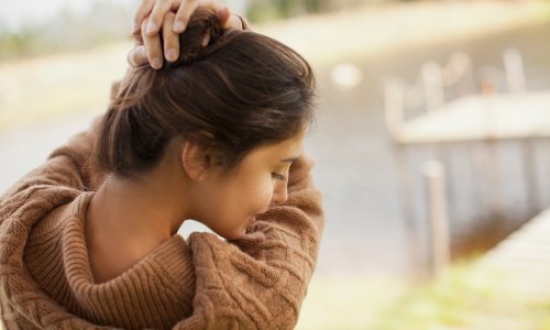 Evo kako u svega par sekundi prikriti izrast na kosi bez korištenja boje