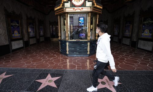 Ogoljeni filmski setovi, talk show bez publike, rezanje epizoda, reprize..., ali i rekordna gledanost: Virus ozbiljno mijenja i lice televizije