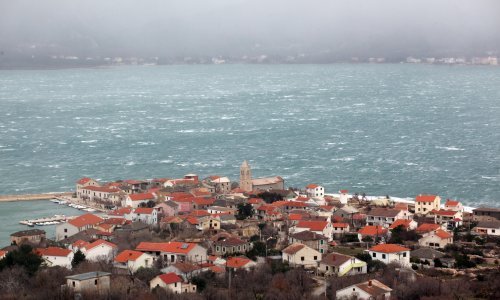 Žena s koronavirusom kod Zadra: 'Osjećam se kao u ZOO-u, susjedi me dolaze gledati u dvorište'