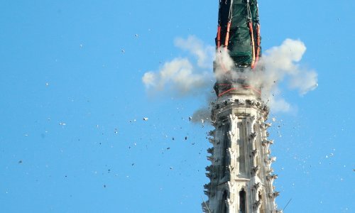 [VIDEO/FOTO] Pogledajte trenutak eksplozije na sjevernom tornju zagrebačke katedrale