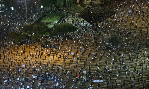 [FOTO] Ovako izgleda prosvjed na kojemu se sudionici pridržavaju razmaka od dva metra i nose maske