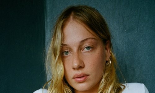 Street style zvijezde u izolaciji u potpunosti je osvojila ova efektna majica