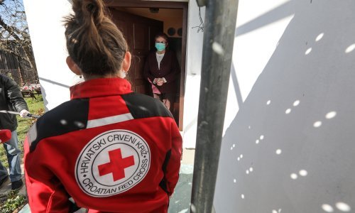 Sramotno! Dvije žene se predstavile kao djelatnice Crvenog križa i opljačkale 91-godišnjakinju