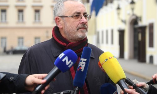 Ironični sindikat: Ove godine mogla bi biti patentirana i 'paralelna nastava'