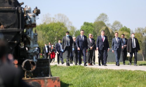 Komemoracija u Jasenovcu, Milanović o HOS-ovoj ploči: To treba maknuti, baciti negdje