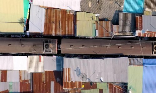 Prodavači tržnice na tračnicama savršeno znaju raspored vlakova