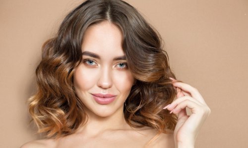 Brzo vam se masti kosa? Evo kako će duže ostati čista između dva pranja