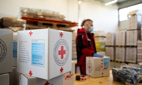 Zagrebačka banka donirala 1,38 milijuna kuna Crvenom križu za pakete hrane