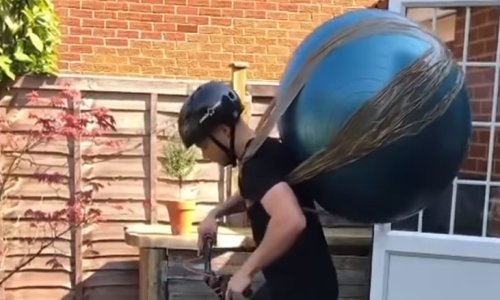 Vješt momak pronašao način na koji se zabaviti u izolaciji