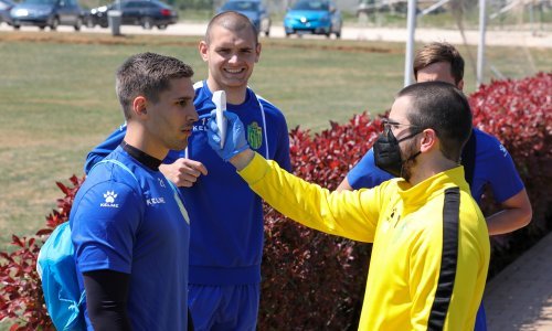 Pogledajte fotografije s treninga Istre 1961 koji se odvija pod posebnim mjerama; s grupnim vježbanjem krenuo i Hajduk