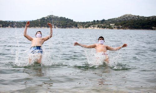 Uz pridržavanje strogih mjera socijalnog distanciranja u Šibeniku otvorena sezona kupanja