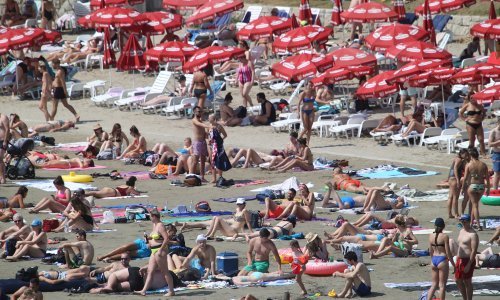 Uskoro kreće podjela CRO kartica za spas turizma, hoće li poslodavci nagraditi radnike s po 2500 kuna?