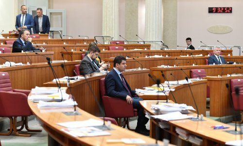 Sabor: Zaustavljaju se ovrhe na plaće i mirovine