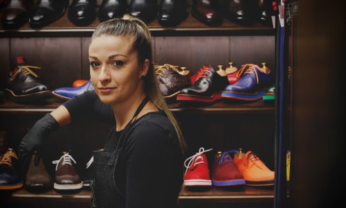 Ovo je najmlađa hrvatska postolarka: Ima 23 godine, čuva stari zanat i iza nje je već na stotine popravljenih cipela
