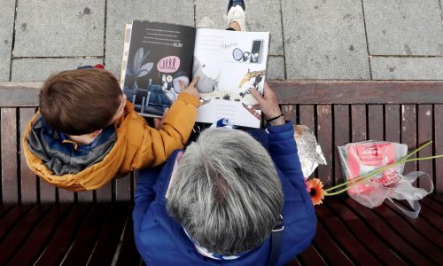 Švicarska promijenila stav: Unuci smiju grliti bake i djedove