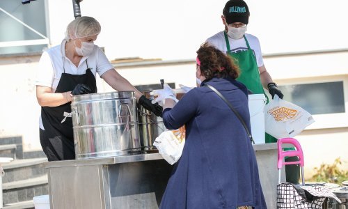 Broj korisnika pučkih kuhinja i Caritasa u svijetu povećao se zbog koronavirusa, provjerili smo kakvo je stanje u Hrvatskoj