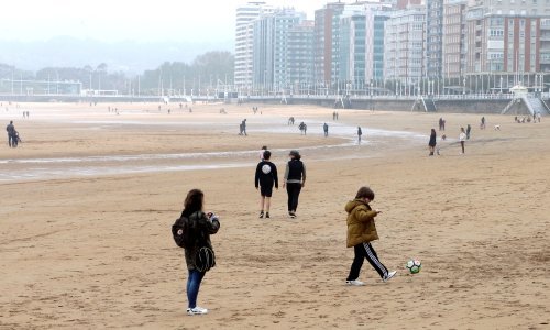 Španjolci prvi put u šetnji nakon 50 dana i 25.000 mrtvih