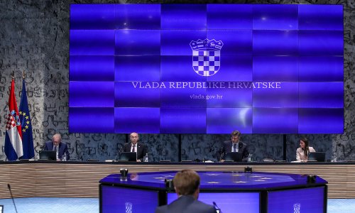 Povišice za državne i javne službenike već izbačene iz državnog budžeta za 2020. godinu