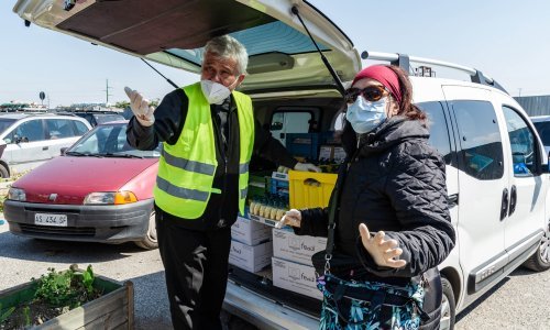 Papin 'Robin Hood' hrani transseksualne prostitutke u pandemiji