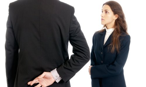 Rakovima i Škorpionima prijete poslovne obmane, Jarcima riskantni kupoprodajni pothvati, Strijelce će u ljubavi mučiti trzavice, a Blizance previše izbora