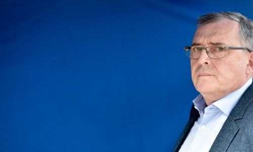 Capak otkrio da je bacao mobitel na sastancima Stožera, pojasnio i  kako će izgledati kupovina u šoping centrima