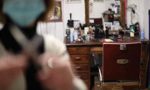 Detaljne upute za frizerske salone i brijačnice: Prije posla frizeri moraju mjeriti temperaturu, a komunikaciju s klijentima svesti na minimum