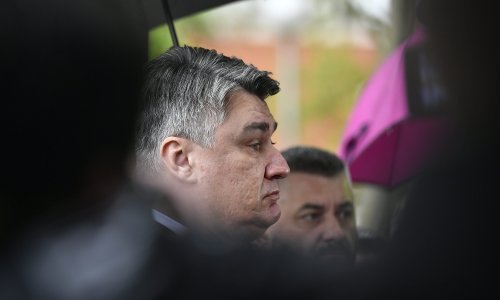 [VIDEO] Milanović napustio obljetnicu u Okučanima zbog natpisa Za dom spremni: Ja u tome ne želim sudjelovati. To je namjerna provokacija!