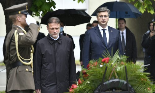 Premijer o odlasku predsjednika: Njemu je netko javio da neki od sudionika ima majicu s grbom HOS-a, to je njegova odluka