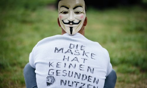 Prosvjedi u Njemačkoj protiv protupandemijskih mjera: 'Dosta diskriminacije ljudi-guštera'