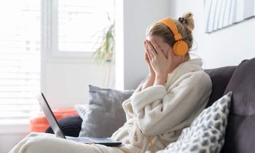 Iscrpljujemo se na sasvim nove načine: Kako ne sagorjeti u izolaciji?