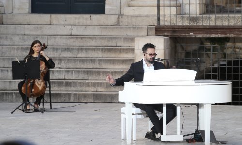 Petar Grašo na praznom Peristilu Splićanima čestita Svetog Duju