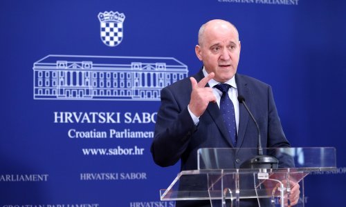 Bačić kaže da bi volio da izbori budu čim prije; SDP-ovcima o zahtjevu za opozivom Sanadera poručio: To je politikanstvo