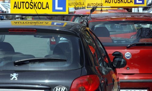 Autoškole nastavljaju s radom, evo pravila kojih se moraju držati i instruktori i kandidati