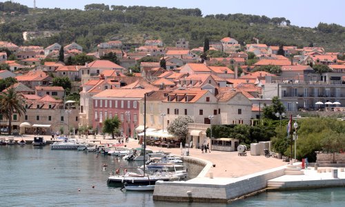 Kako je buknula korona na otoku: Na Braču se pojavio superširitelj?